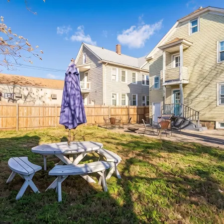 The Blue Sapphire: Modern & Stylish 2BR w/ 2 King Beds & Full Kitchen