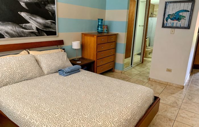 Spacious 3 bedrooms penthouse, near Combate Beach: Pools, Fun & Amazing Sunsets
