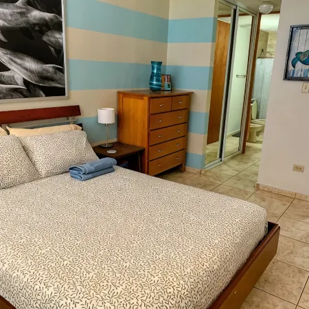 Spacious 3 bedrooms penthouse, near Combate Beach: Pools, Fun & Amazing Sunsets