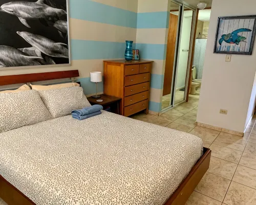 Spacious 3 bedrooms penthouse, near Combate Beach: Pools, Fun & Amazing Sunsets Hotels in Pole Ojea