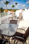 Beachfront Playa Turquesa 2 BR/2 BA Penthouse Condo W/Rooftop 50mbps WIFI