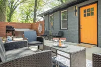 Modern Knox Guesthouse - Hot Tub/Pet Friendly/Private Patio/Grill - 4-Star