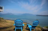 Beautiful Beach House and additional beach cabin with Olympic Mountain view - Bjergudsigt