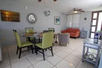 Beachfront in gated community with patio,  balcony, pool, close to all in Rincón - 3つ星
