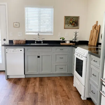 Near Downtown, Convenient to Restaurants, 2 Cruiser Bikes To Explore With!