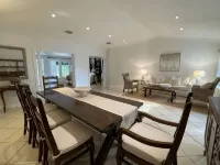 Island Paradise! Beautiful Elegant Tropical Home with Private Heated Pool! Hoteles en Key Biscayne