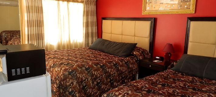 Eagle Crater Lake Inn Hotels in Klamath County