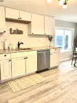 Cozy lakeside cottage near Downtown - WiFi