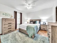 Destin Beach House. 1 Block  to Private Beach Access!! Bikes. Golf Cart Deals. - 4-Sterne