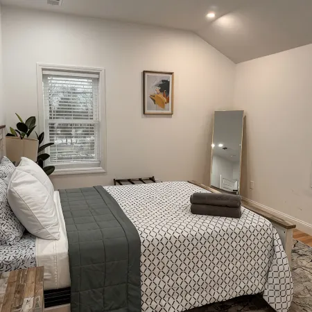 Luxury and Modern  Apt near Mall/ Hospital Hotels in Danvers