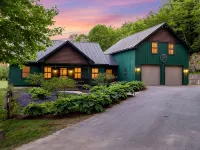 Luxury Riverfront Home on 15+ Private Acres • Hot Tub • Game Room • Sleeps 16 캠턴 호텔