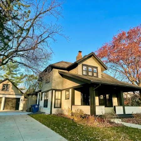 Downtown Renovated Beauty