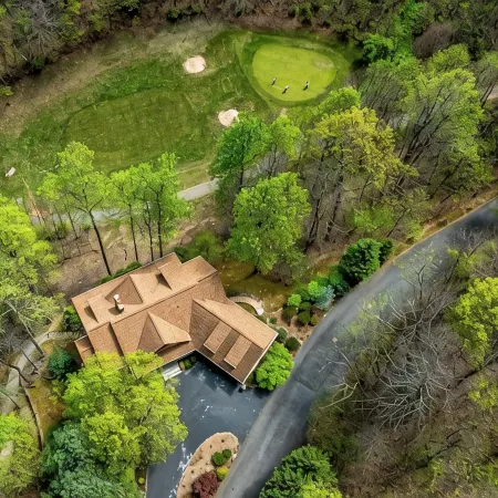 Spacious 5-bedroom Mountain House with Movie Room & Pool Table