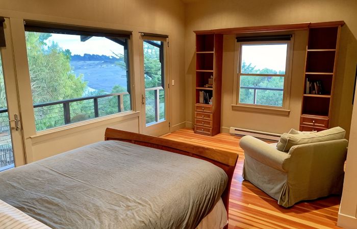 Ocean & River View EVC Hot & Cold Tubs Outdoor Shower Walk to Town Dog Friendly