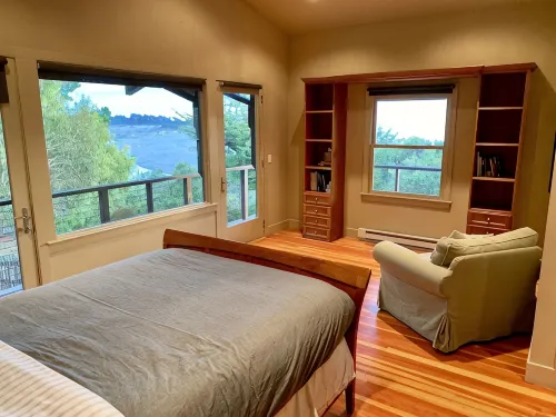 Ocean & River View EVC Hot & Cold Tubs Outdoor Shower Walk to Town Dog Friendly - Wifi