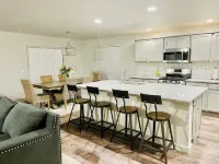 Large Families Welcome at Adale! Spacious Big house sleeps 12 in serene Meridian - 4-Star