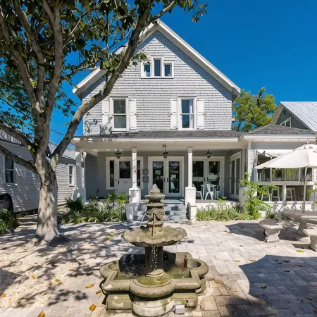 Adorable Guest House walking distance to Historic St. Augustine!