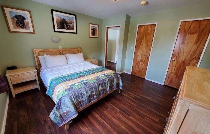 {Forget-Me-Not Inn} Alaskan Waterfront Vacation Rental (Eagle Suite)