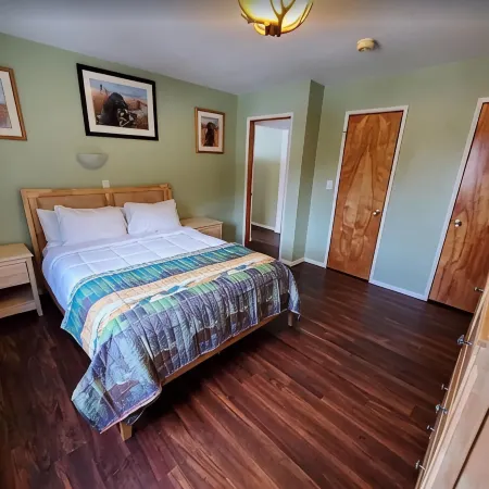 {Forget-Me-Not Inn} Alaskan Waterfront Vacation Rental (Eagle Suite)