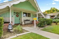 Optional Heated Pool,  Remodeled House! Just 2 blocks to Disneyland - مسبح خاص