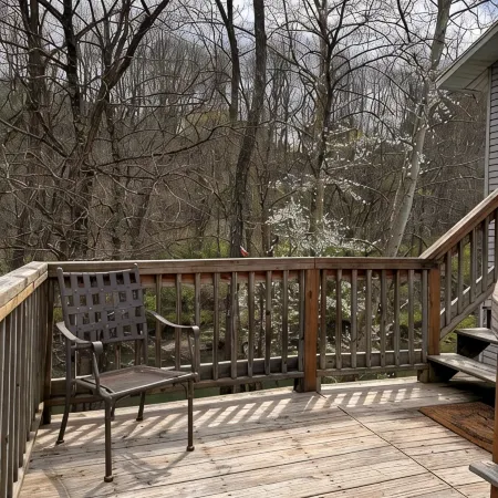 Trail 10 Hideaway, Entire Apartment in Freeman, WV