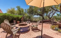 Luxe Guest House with Hot Tub + Pool - Holiday bungalows