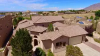 Albuquerque Home w/ Heated Pool & Hot Tub Near Balloon Fiesta - 5-Star