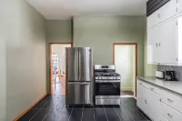Downtown Bungalow | Fully Updated | Best KC Views - Bintang 2