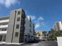 Top-Floor Partial Gulf View!  Steps from the Beach!  Little Tropical Paradise! - 2-Star