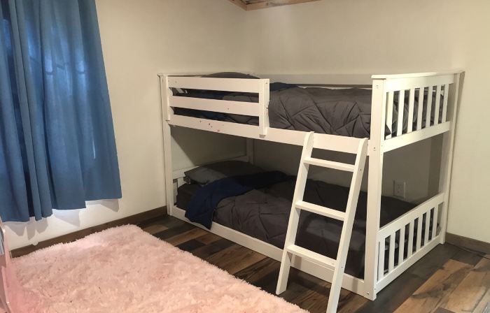 Quiet 2 story Cabin on 32 acres near eleven point river