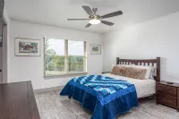 Upscale, Magnificent Views,  Dog Friendly. Owner Friendly! - 4-Star