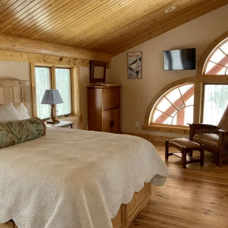 Beautiful upscale retreat for travelers who value beauty and seclusion.