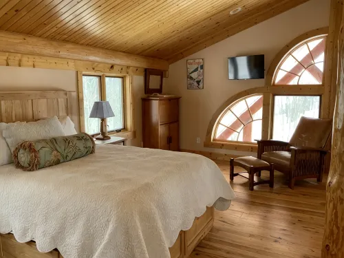 Beautiful upscale retreat for travelers who value beauty and seclusion. - Chalets