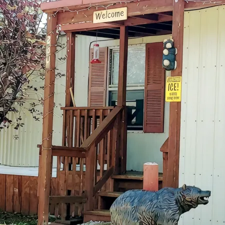 Beautiful Mountain Views. Cozy/Quiet & centrally located to all the mountain fun