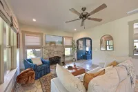 100 yr Old Stone House with a Heated Pool 9 mi to Beaches & 2 mi to Downtown - 프라이빗 풀