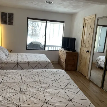 Seven Springs ski in/out loft