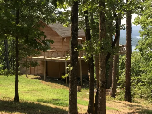 Greers Ferry Lake - Crockett's Escape Cabin with 6 person hot tub -  Privatzimmer