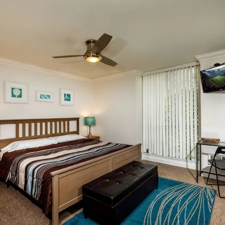 Newly renovated - Direct Ocean View - steps to Ocean