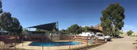 Acacia Caravan Park & Holiday Units - parking