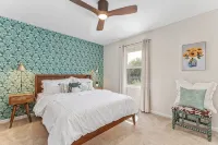 NEW Trendy Midtown Vibes Townhouse, Fenced Yard - 4-نجوم