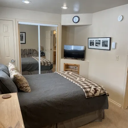 Ski in ski out cozy condo retreat!