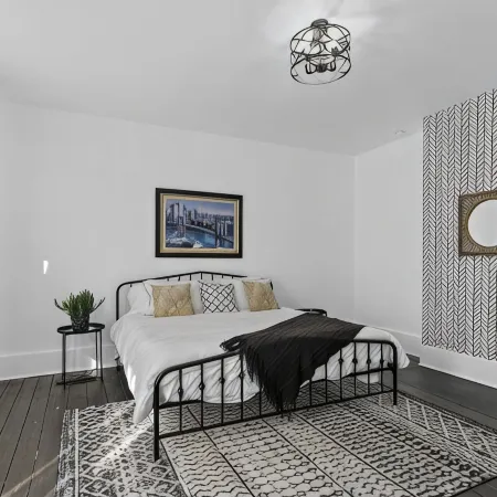 Jefferson Off Main: *4 Beds*King Beds*Walk to Main* 3 Full Bath