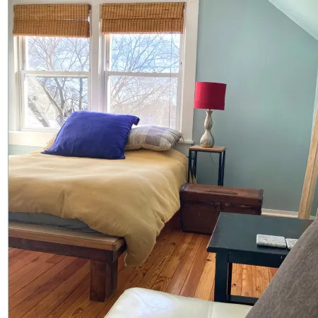 Sunny Blue Bungalow near Nashville in Historic Downtown Murfreesboro