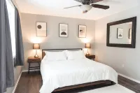 Tranquil 5 bedroom home with large deck and yard - Bintang 3