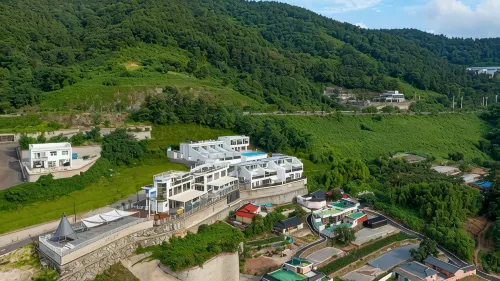 Sacheon Nine View Pool Villa - 膳食民宿