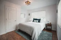 Harte Of The Pines Pet Friendly Walk to Downtown - Wifi