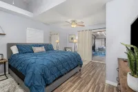 ENTIRE Home, POOL, LANAI/PORCH, Private BAR, MINUTES to Beach, FULLY STOCKED!! - balcony