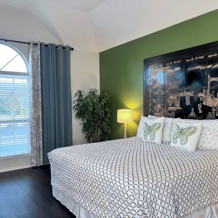 Luxury Spacious 4-BR Retreat with Pool Table, BBQ, and sleep 18