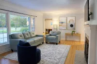 Bluebird Homestay Single-Level Home, 5 Min to Mayo - Boutique