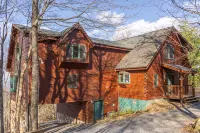 Long-Range Mtn Views, Huge Deck, Spa, Play Room, 1 Mile to Ski Resort & Trails - balcony